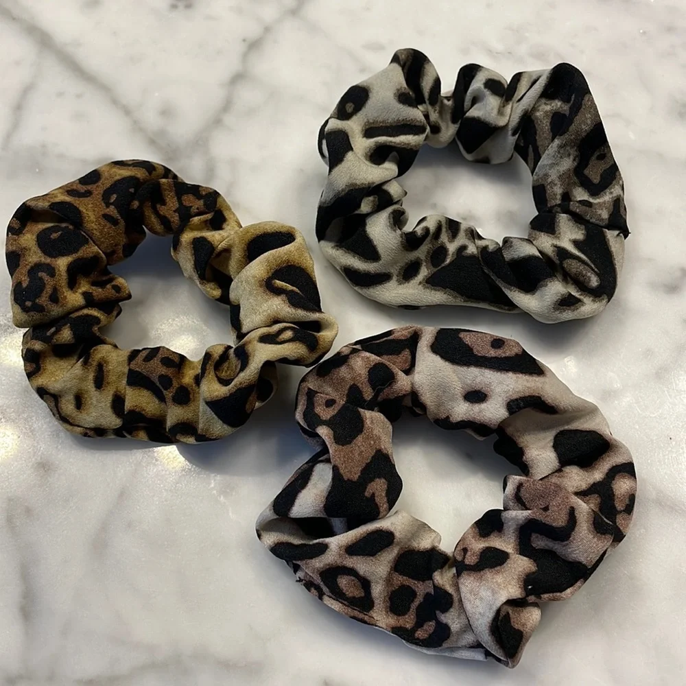 Noir Set of 3 Ombré Leopard Print Hair Scrunchies